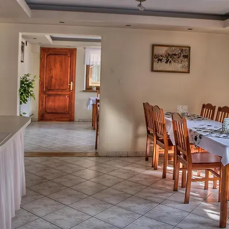 Knieja Bed & Breakfast 3*