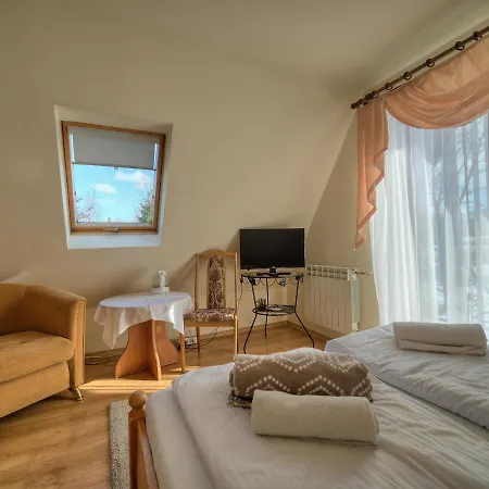 Knieja Bed & Breakfast 3*