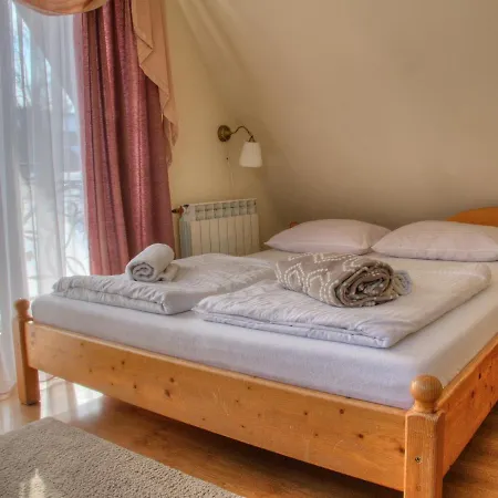 Knieja Bed & Breakfast 3*