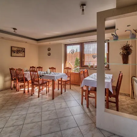 Knieja Bed & Breakfast 3*