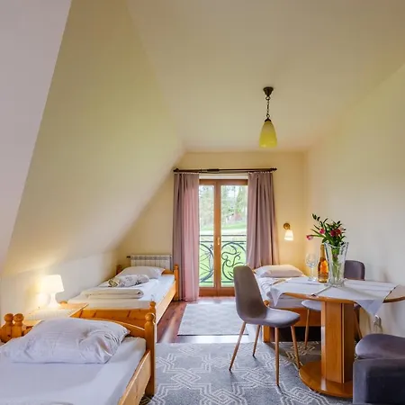 Knieja Bed & Breakfast 3*