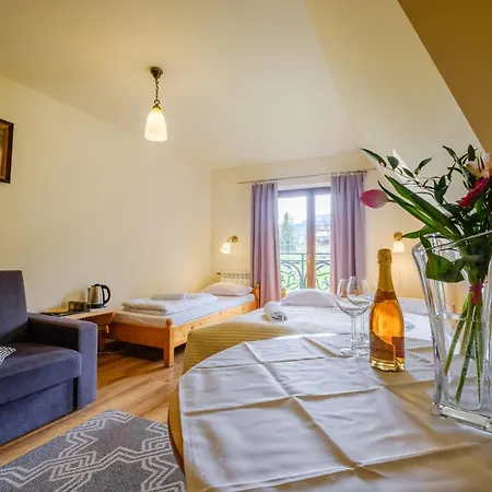 Knieja Bed and Breakfast 3*