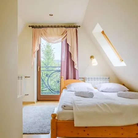 Knieja Bed & Breakfast 3*