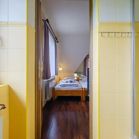 Knieja Bed & Breakfast 3*