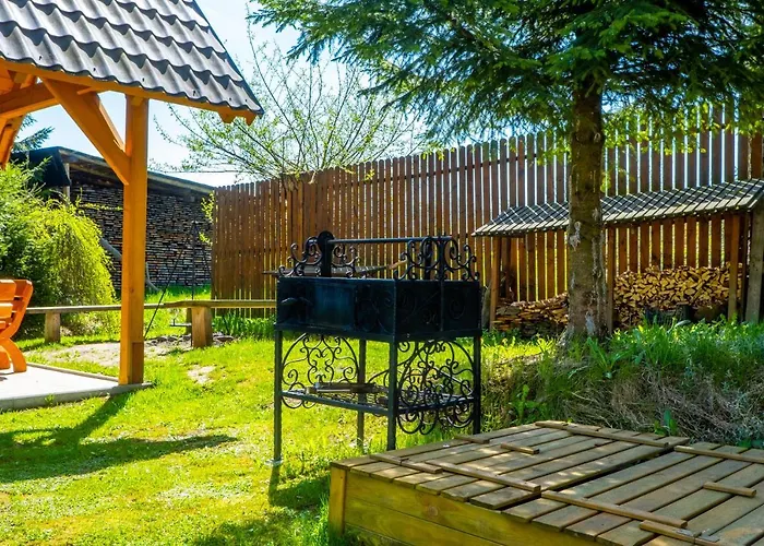 住宿加早餐酒店 Knieja 穆扎希赫尔