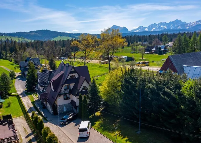 住宿加早餐酒店 Knieja 穆扎希赫尔