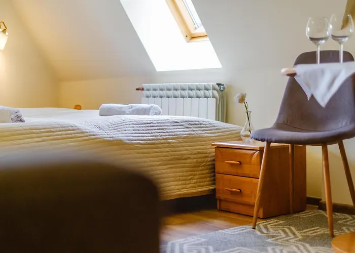 Knieja 住宿加早餐酒店 穆扎希赫尔